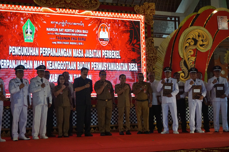 PELANTIKAN DAN PERPANJANGAN MASA JABATAN SELURUH PERBEKEL KECAMATAN TABANAN